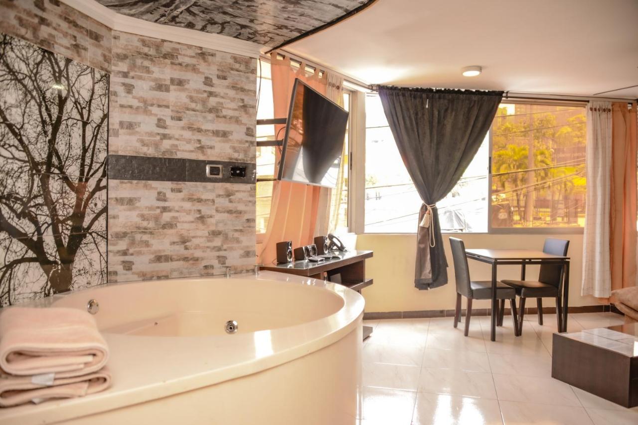 Calle 10 Suites Medellín Buitenkant foto