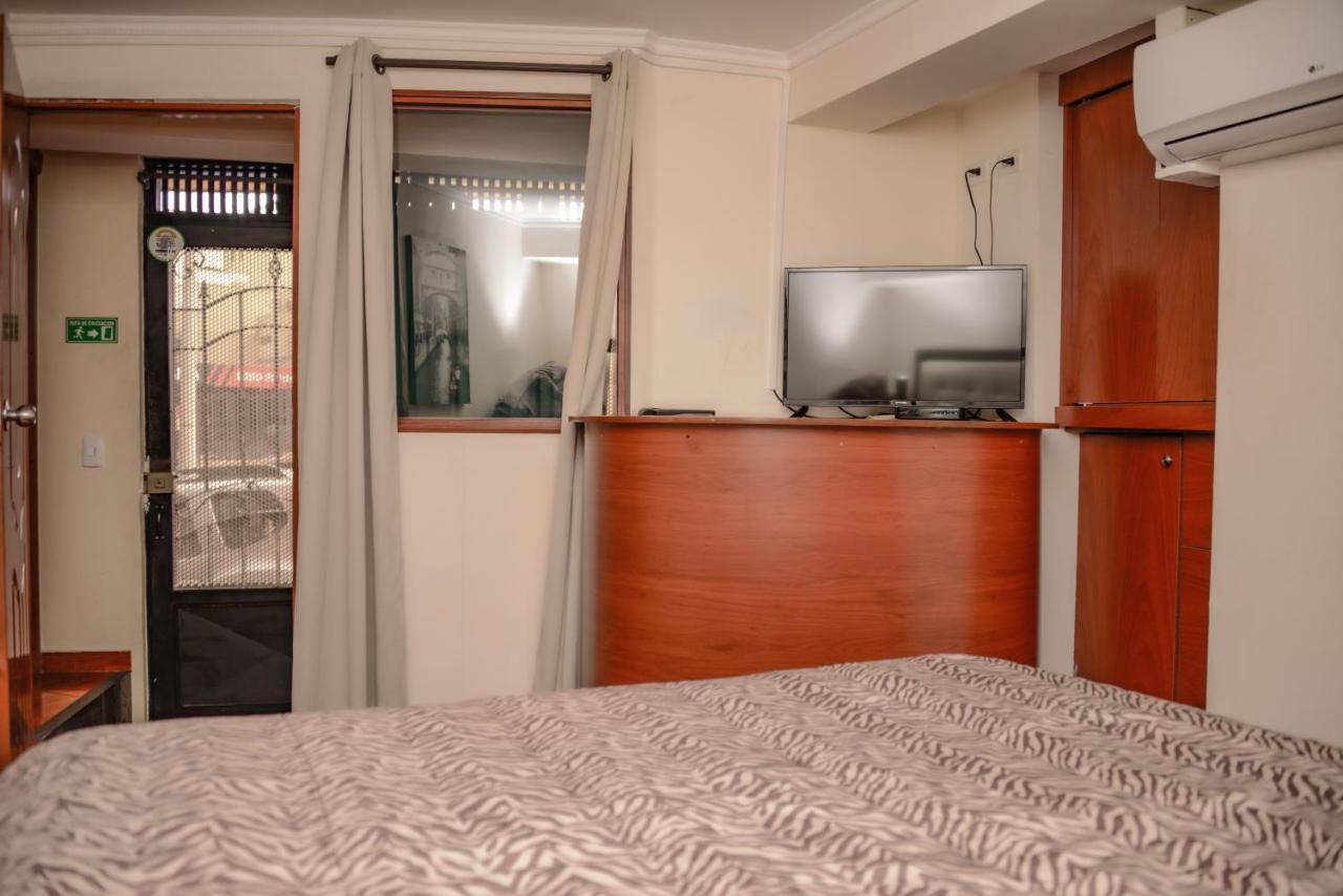 Calle 10 Suites Medellín Buitenkant foto