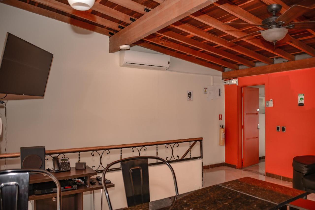 Calle 10 Suites Medellín Buitenkant foto